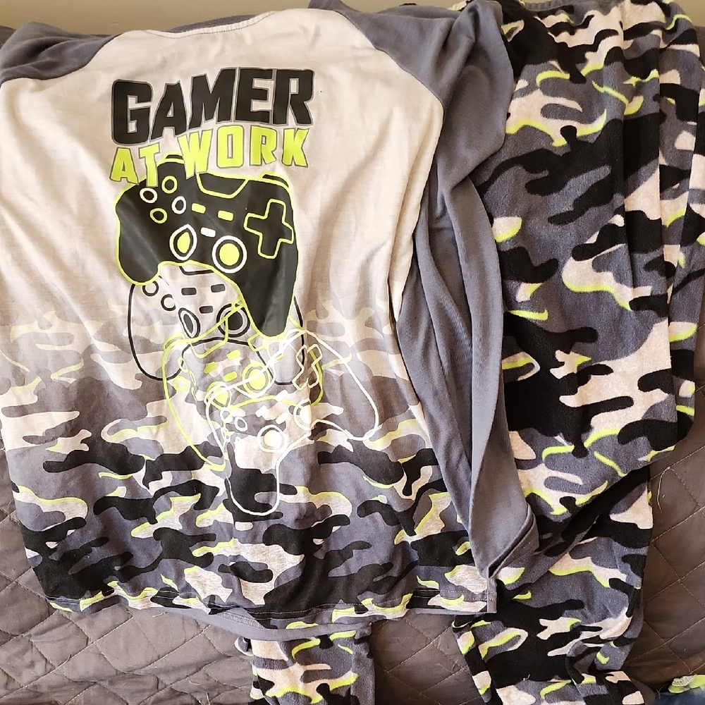 5 For $15 Wonder Nation Gray Pajama Top